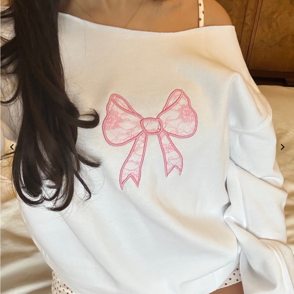 SL Embroidery Studio Pink Lace Bow Sweatshirt - White